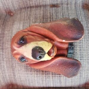 Bosson hound dog figure